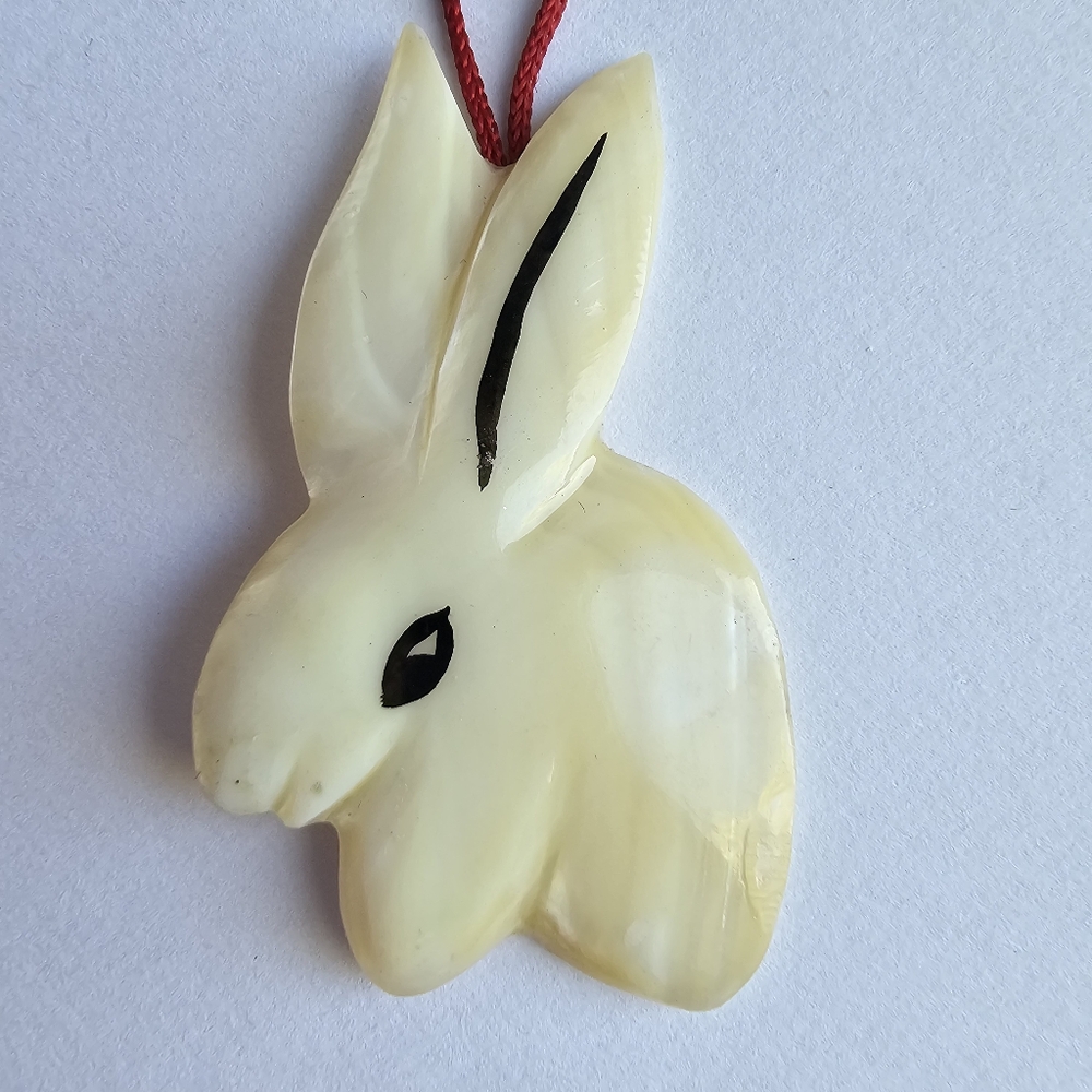 Vintage Hand-Carved Mother of Pearl Rabbit Pendant - Iridescent Shell Charm - Picture 5 of 5